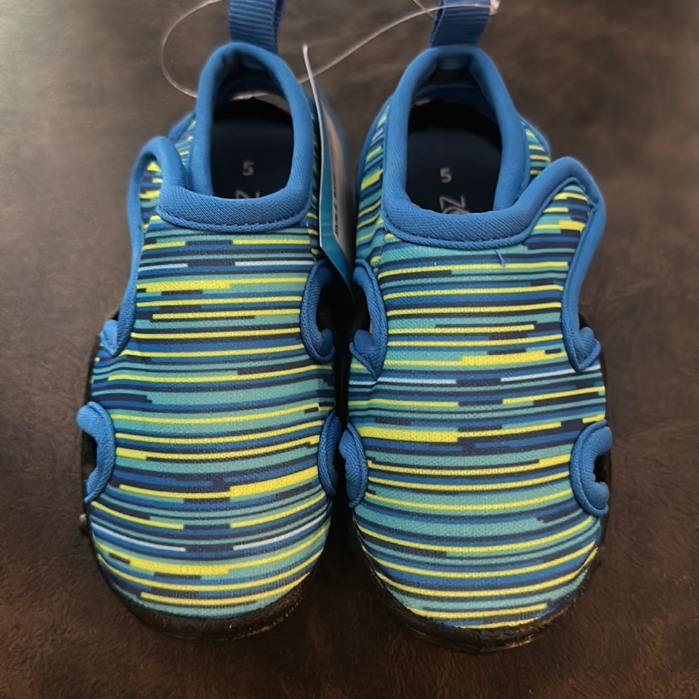 ZOOGS SPACE DYE WATER SHOE/SANDALS: BLUE/GREEN: NEW WITH TAGS: SIZE 5